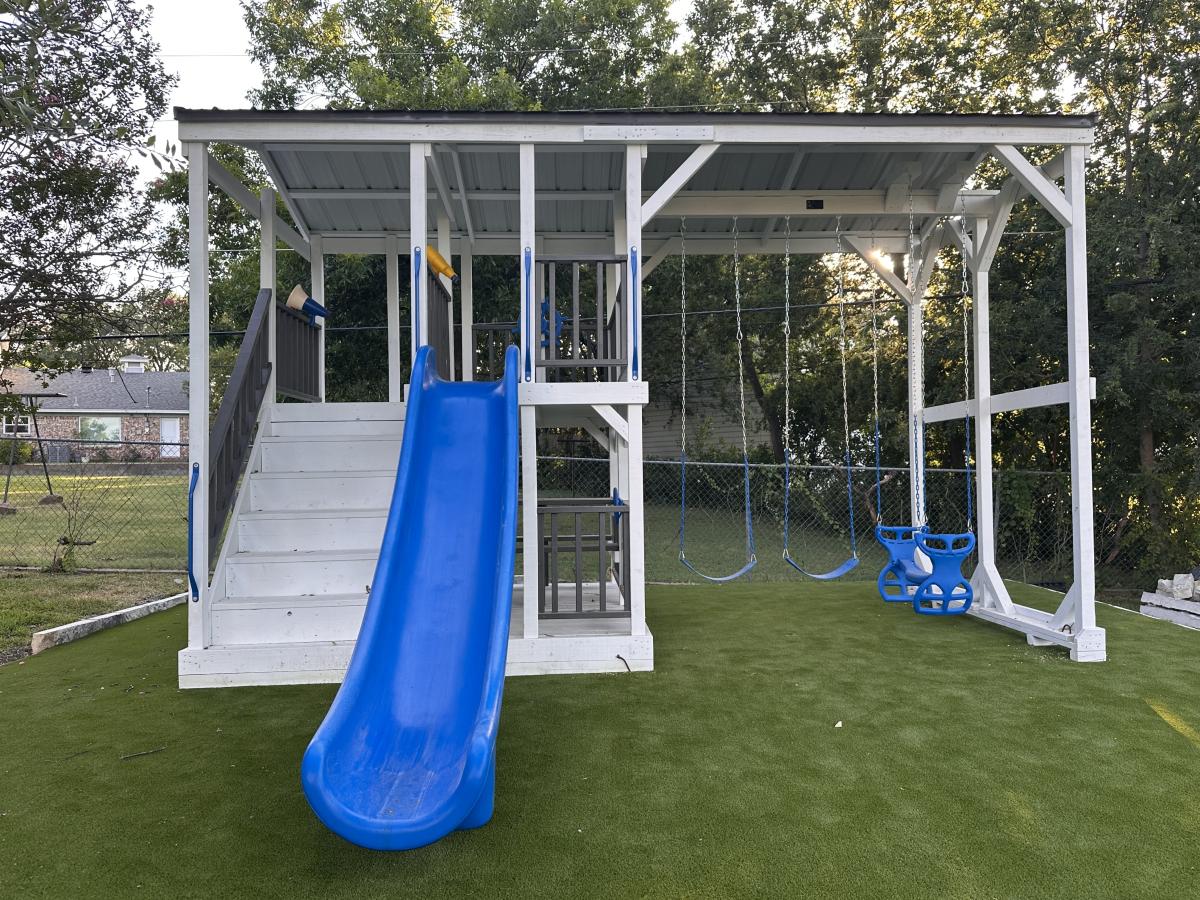 10x20 Deluxe Playset with Stairs and Dual Glider - photo 4