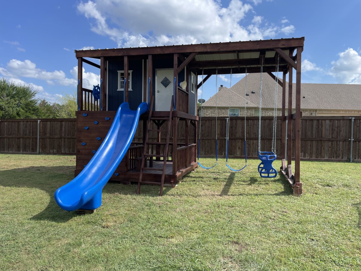 10x20 Playhouse Playset with Dual Glider - photo 1